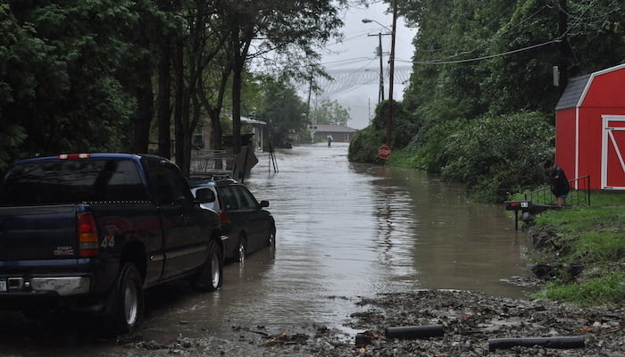 hurricane irene damage to neighborhood in 2011